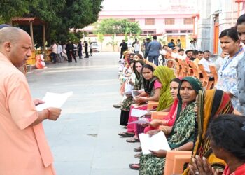The CM Yogi heard the problems of 150 people