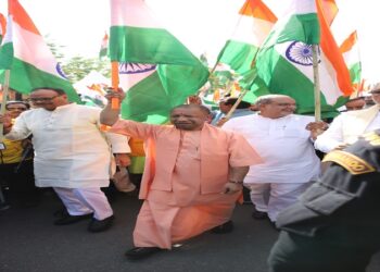 CM Yogi inaugurated Bharat Shaurya Tiranga Yatra