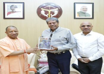 Kapil Dev met CM Yogi