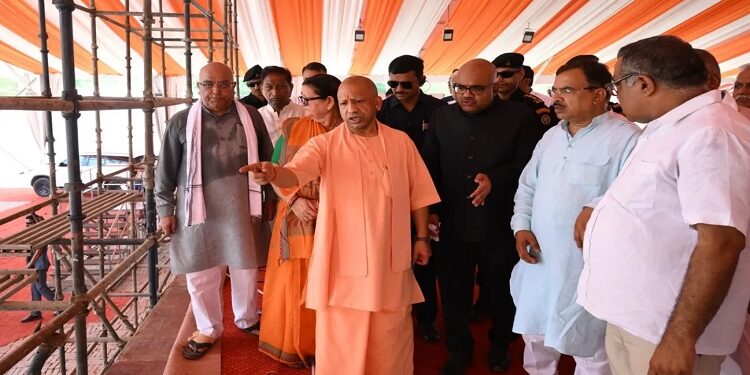 CM Yogi inspected the public meeting venue in Kanpur