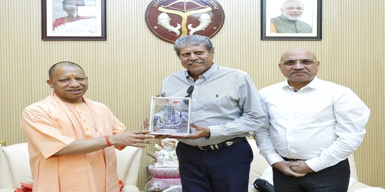 Kapil Dev met CM Yogi