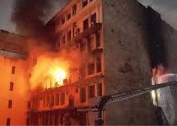 A huge fire broke out near Gulzar House
