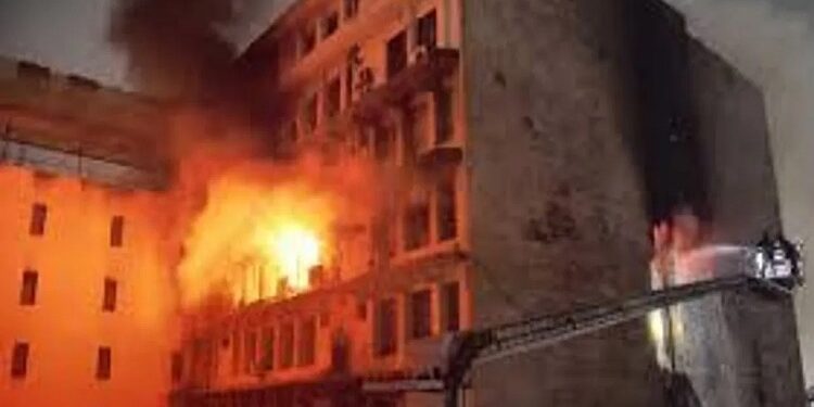 A huge fire broke out near Gulzar House