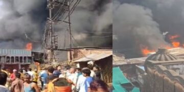 A huge fire broke out in Kanpur's medicine market