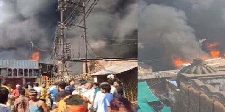 A huge fire broke out in Kanpur's medicine market