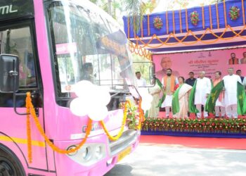 Nitish Kumar flagged off the pink bus