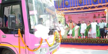 Nitish Kumar flagged off the pink bus