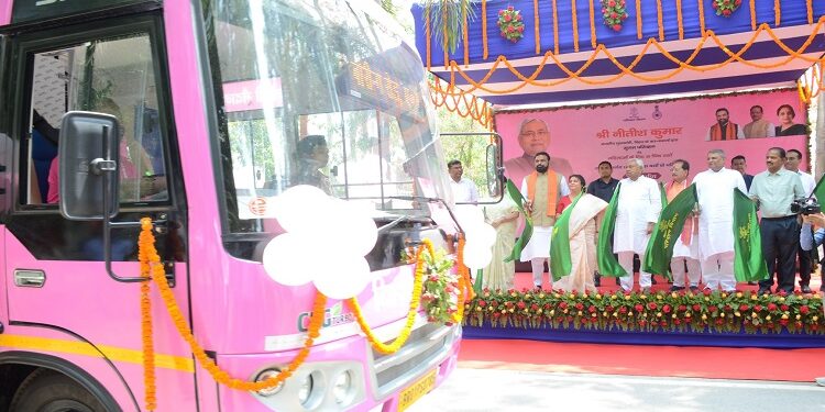 Nitish Kumar flagged off the pink bus