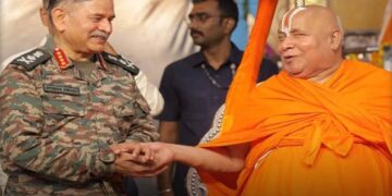 Saint Rambhadracharya asked for Gurudakshina from Army Chief Upendra Dwivedi