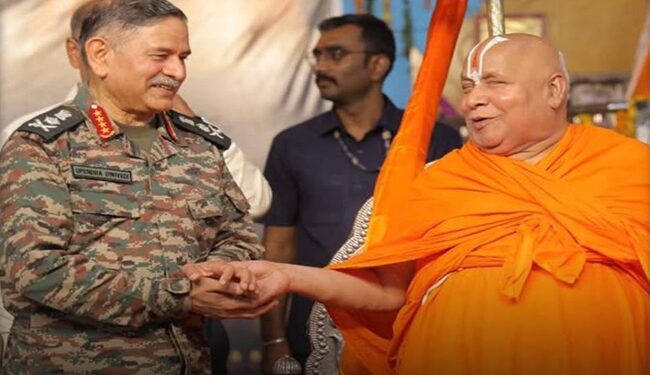 Saint Rambhadracharya asked for Gurudakshina from Army Chief Upendra Dwivedi