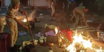 Two groups clashed in front of the temple