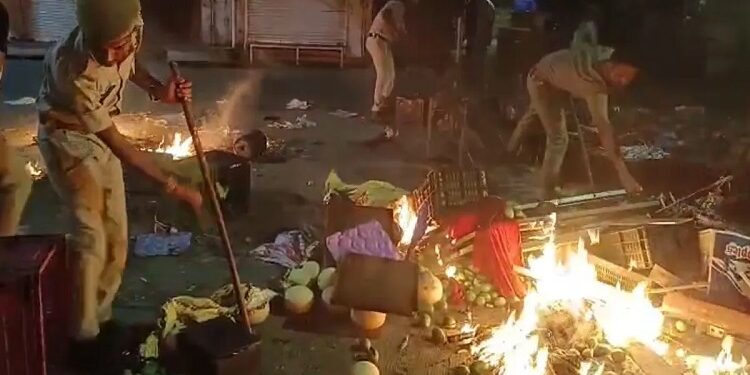 Two groups clashed in front of the temple