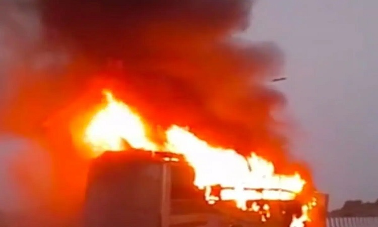 A bus going from Delhi to Bihar caught fire