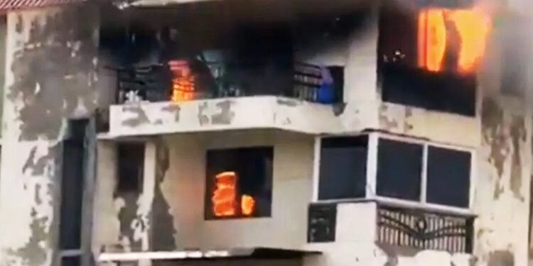 3 killed in apartment fire