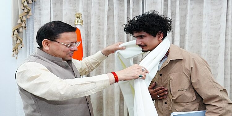 CM Dhami honored mountaineer Rohit Bhatt
