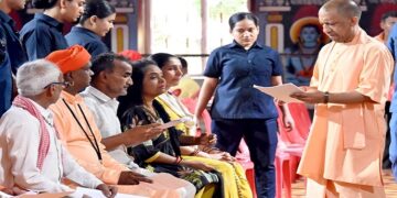 CM Yogi heard the problems of 200 people