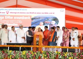 CM Yogi dedicated the Gorakhpur Link Expressway to the public