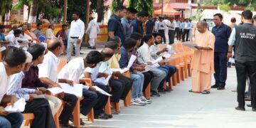 CM Yogi heard the problems of 200 people in Janta Darshan