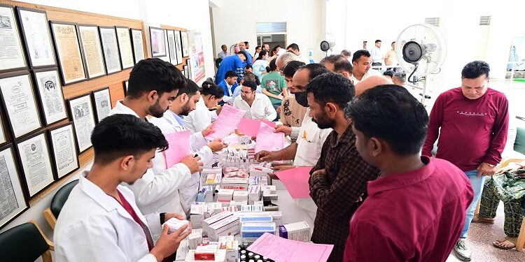 Free health camp for journalists and their family members