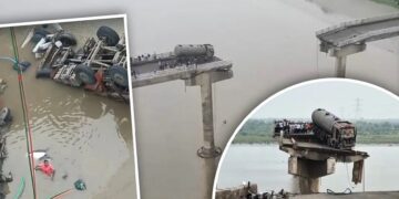 The bridge over the Mahisagar river collapsed in Vadodara
