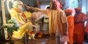 CM Yogi did special worship of Mahayogi Gorakhnath