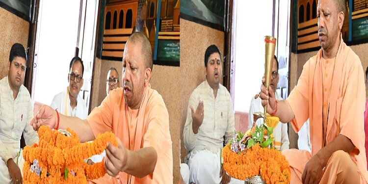 CM Yogi performed Rudrabhishek on the first day of Sawan