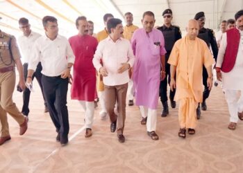 CM Yogi inspected the proposed public meeting place of the PM