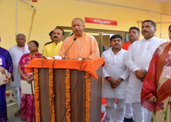 CM Yogi addressed the journalists in Chandauli