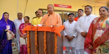 CM Yogi addressed the journalists in Chandauli