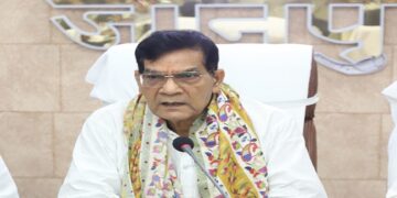 AK Sharma took stock of the flood situation in Jaunpur