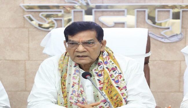 AK Sharma took stock of the flood situation in Jaunpur