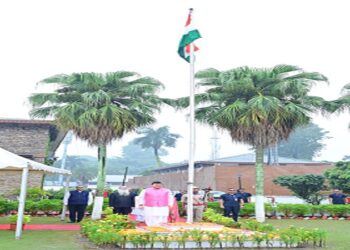 CM Dhami hoisted the tricolor