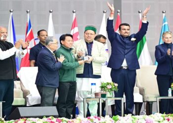 CM Dhami presented the Asian Open Short Track Speed ​​Skating Championship trophy to Thailand