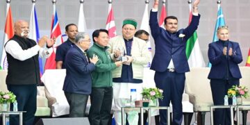CM Dhami presented the Asian Open Short Track Speed ​​Skating Championship trophy to Thailand