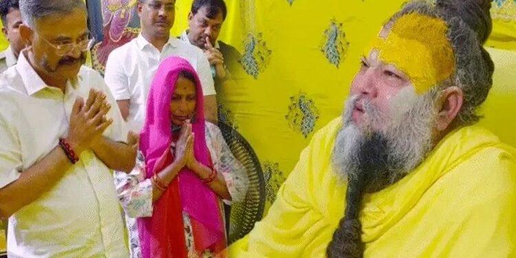 Former DGP Prashant Kumar met Premananda Maharaj