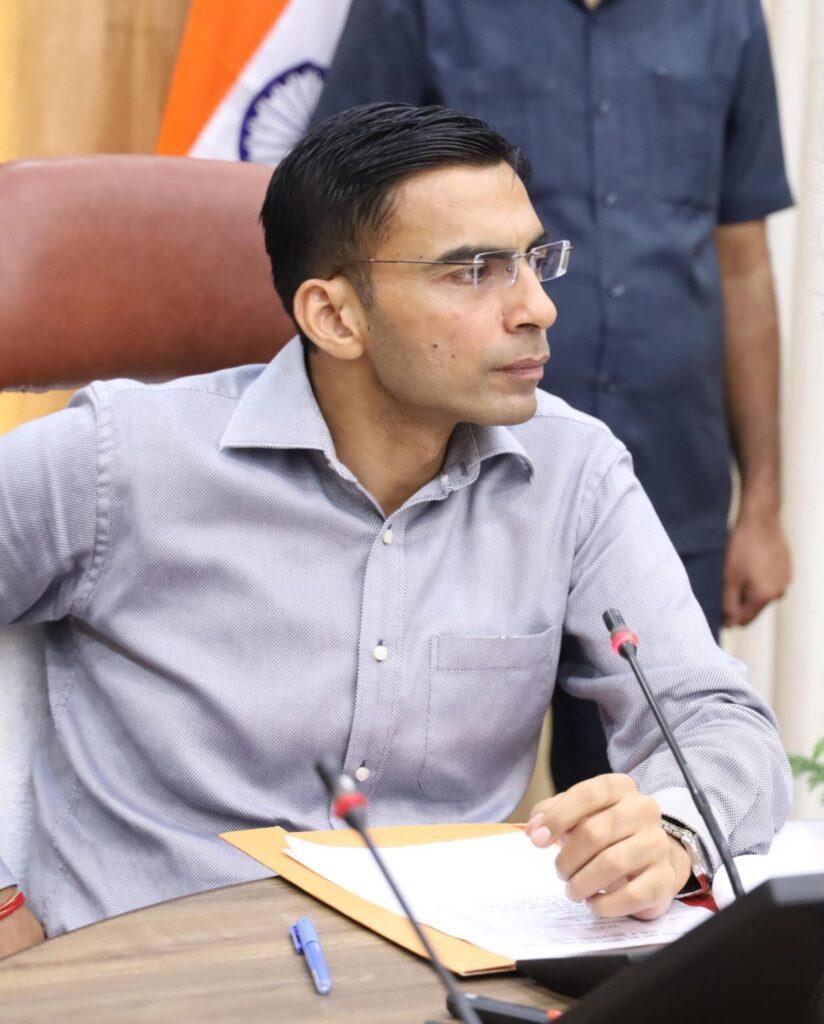 DM Savin Bansal