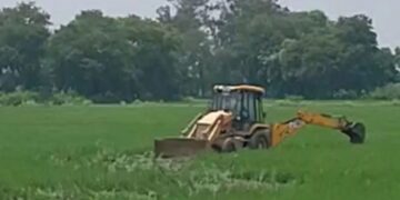 Farmers protested against the construction of the expressway