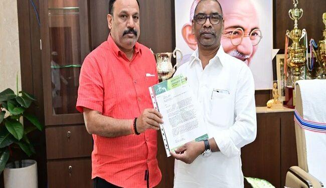 Shibu Soren should get the status of 'Father of the State'