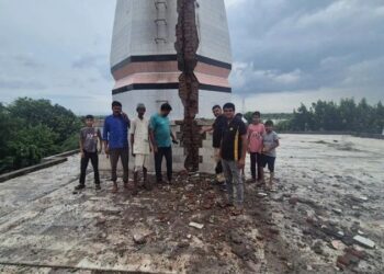 lightning struck the temple in mathura