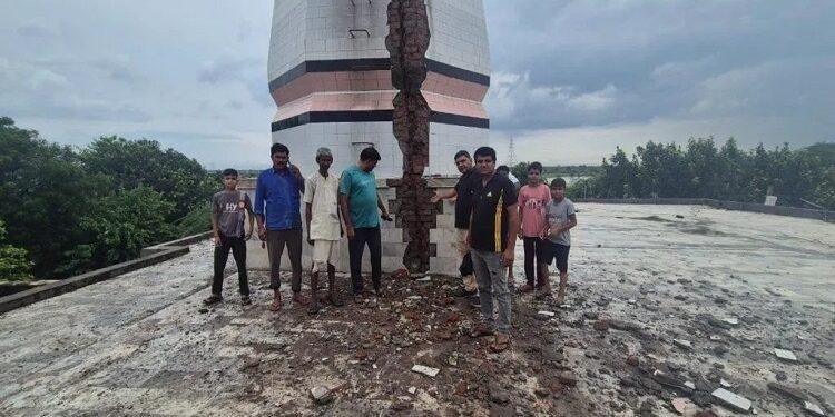 lightning struck the temple in mathura