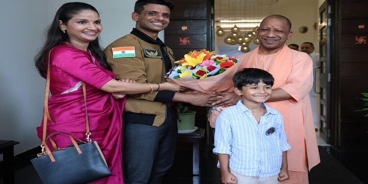 Astronaut Group Captain Shubhanshu Shukla met CM Yogi