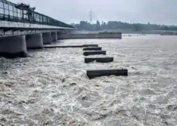 Flood threat in Delhi, Yamuna river in spate