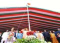 CM Yogi hoisted the national flag in front of Vidhan Bhavan