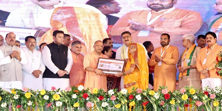 CM Yogi inaugurated development projects worth ₹958 crore in Aligarh