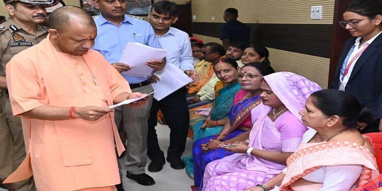 CM Yogi did 'Janta Darshan' in Kashi