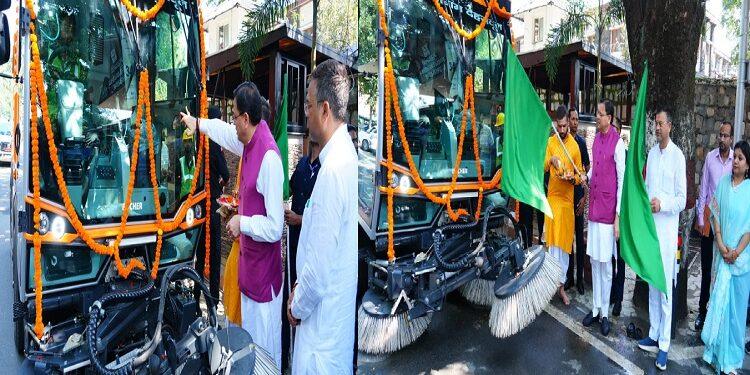 CM Dhami flagged off the vacuum-based road sweeping machine