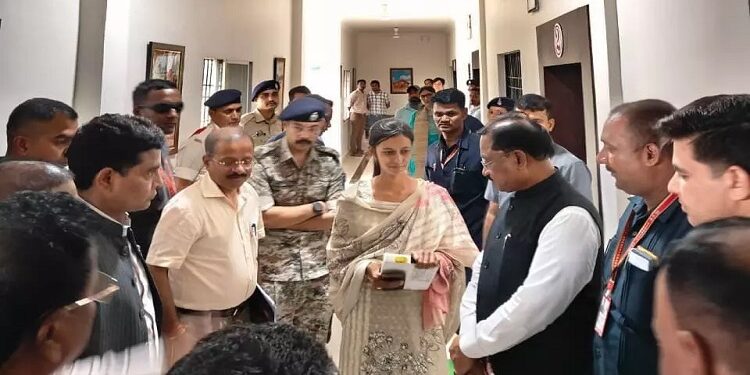 CM Vishnudev Sai met Poonam Patel