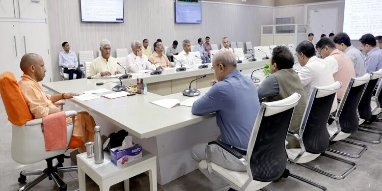 CM Yogi held a high-level meeting of the Industrial Development Department.