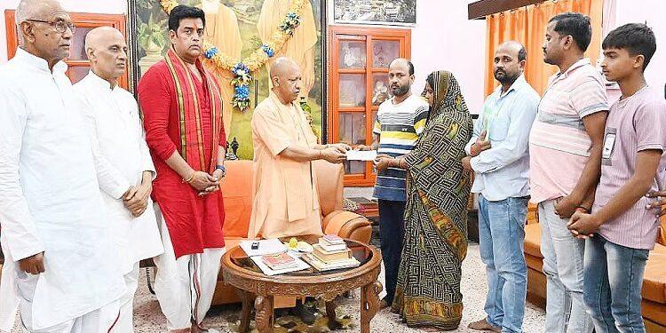 CM Yogi met Deepak's family