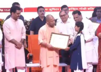 CM Yogi distributed scholarships to four lakh students.